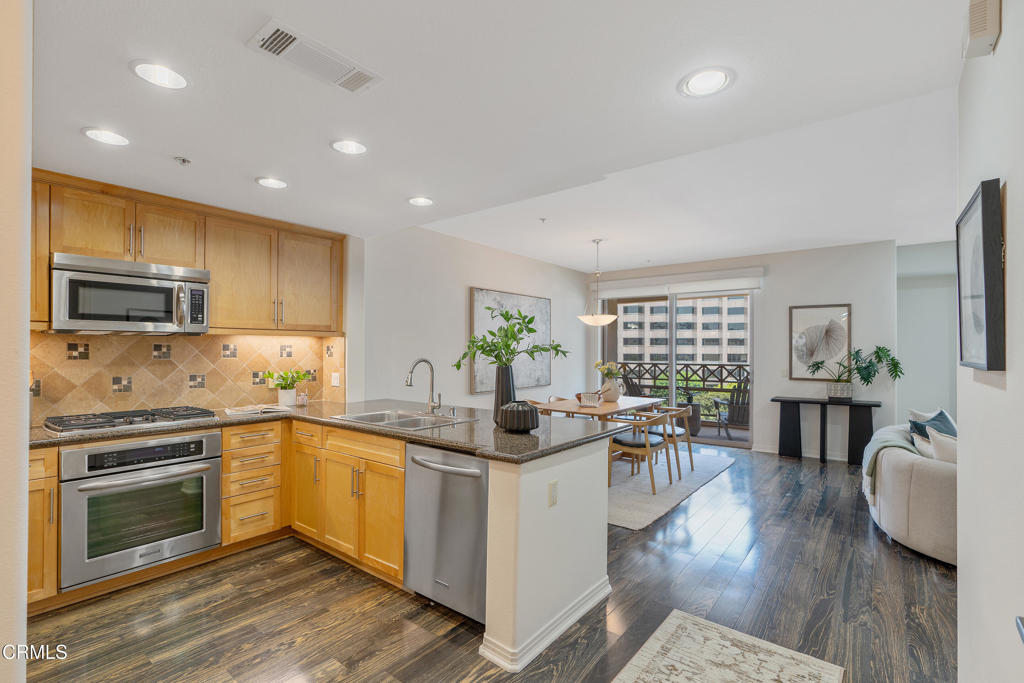 931 E Walnut Street 508