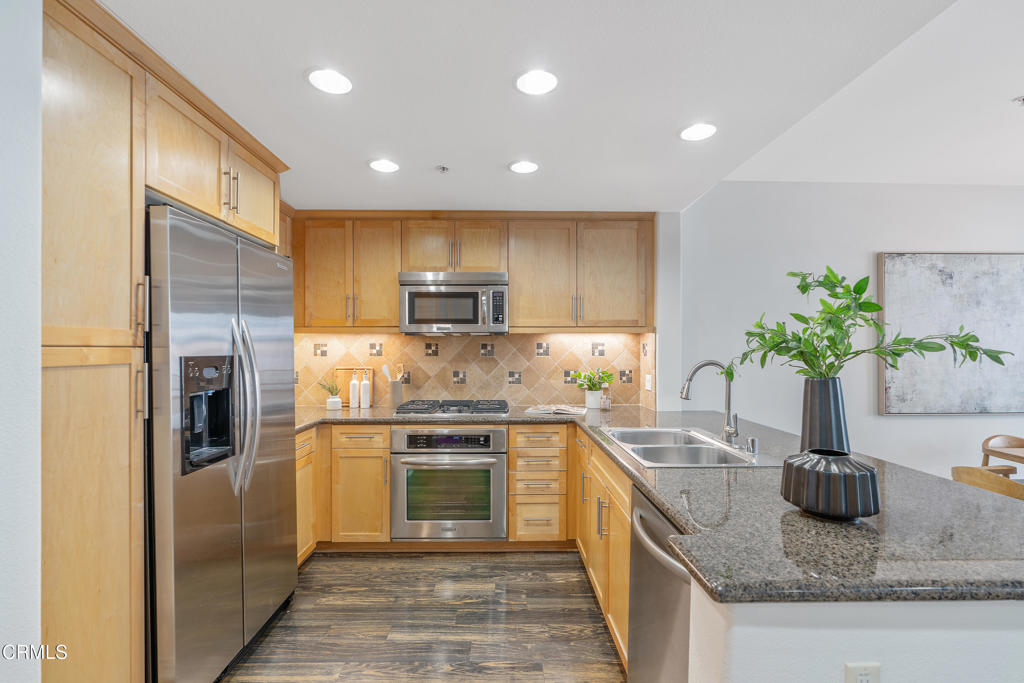 931 E Walnut Street 508