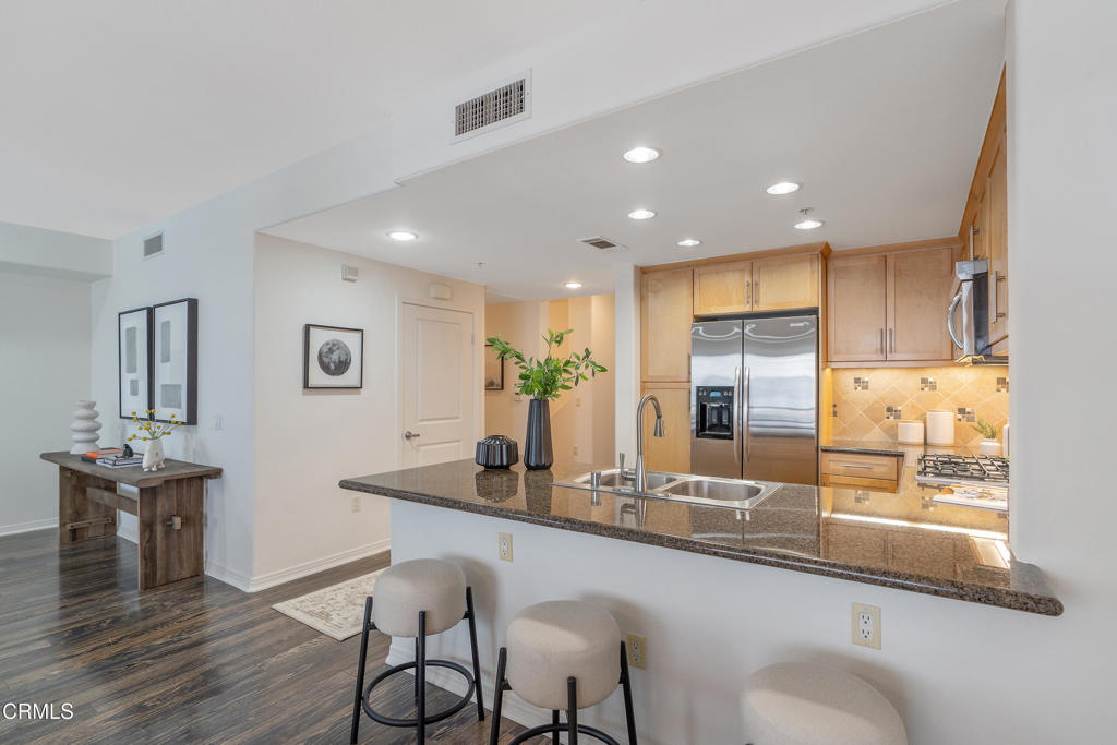 931 E Walnut Street 508