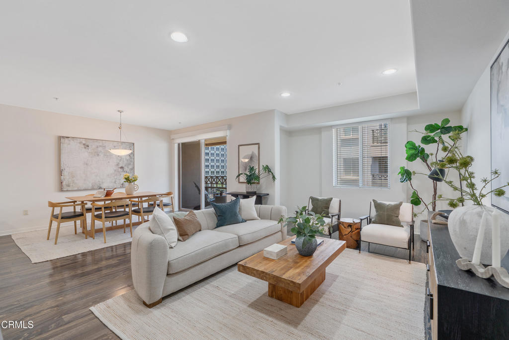 931 E Walnut Street 508