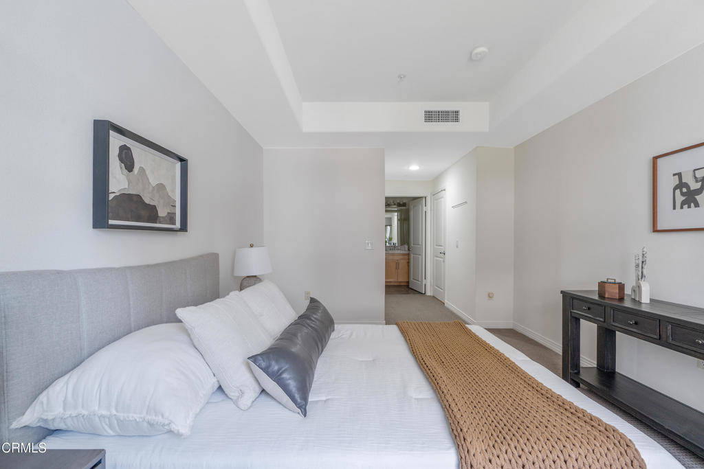 931 E Walnut Street 508
