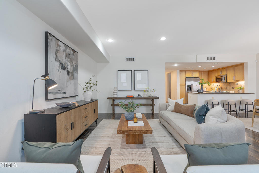 931 E Walnut Street 508