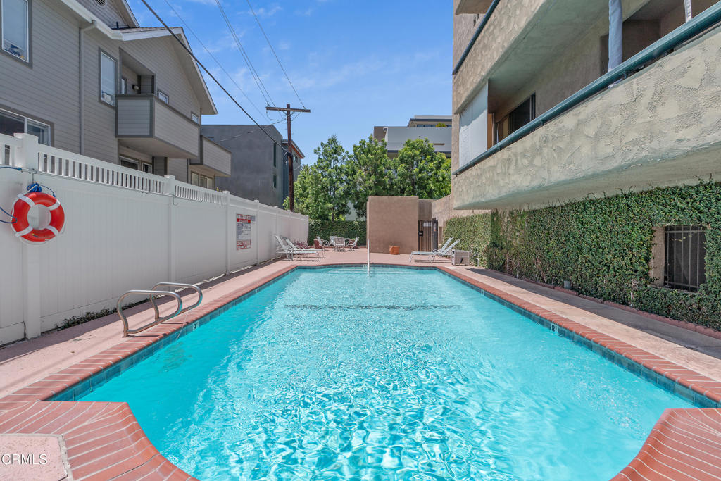 960 San Pasqual Street 208