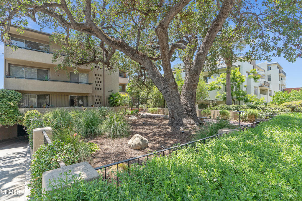 960 San Pasqual Street 208