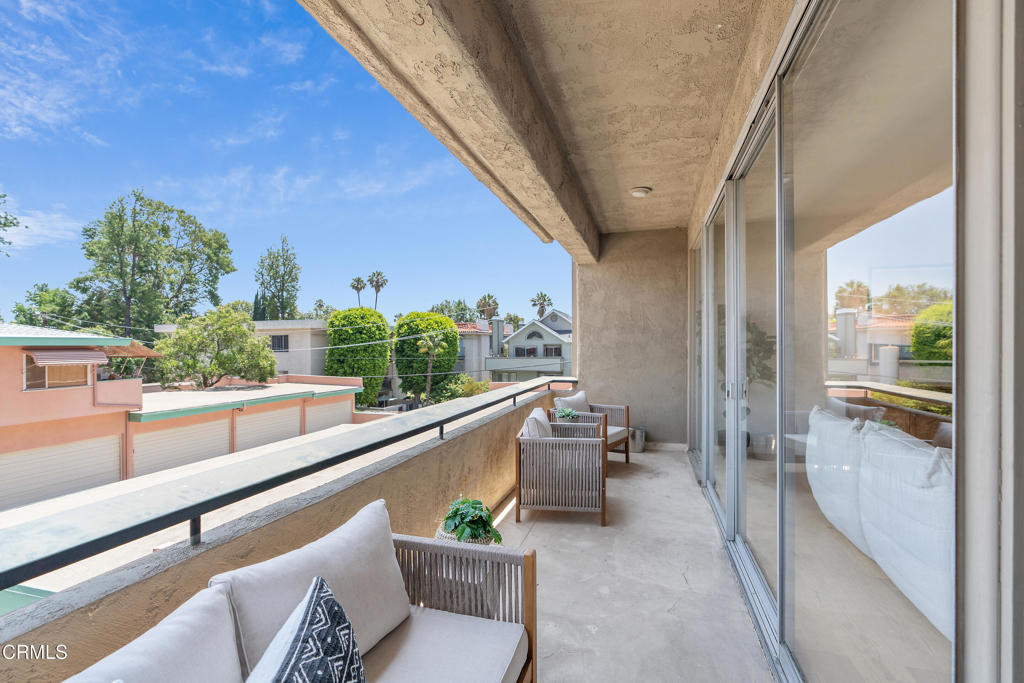960 San Pasqual Street 208