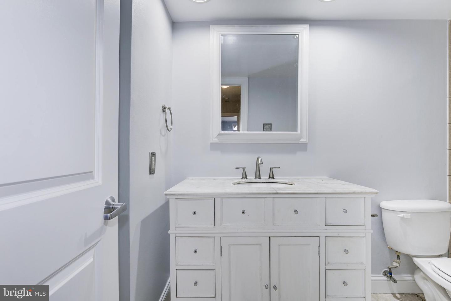 1418 E CAPITOL STREET NE Unit: 1418