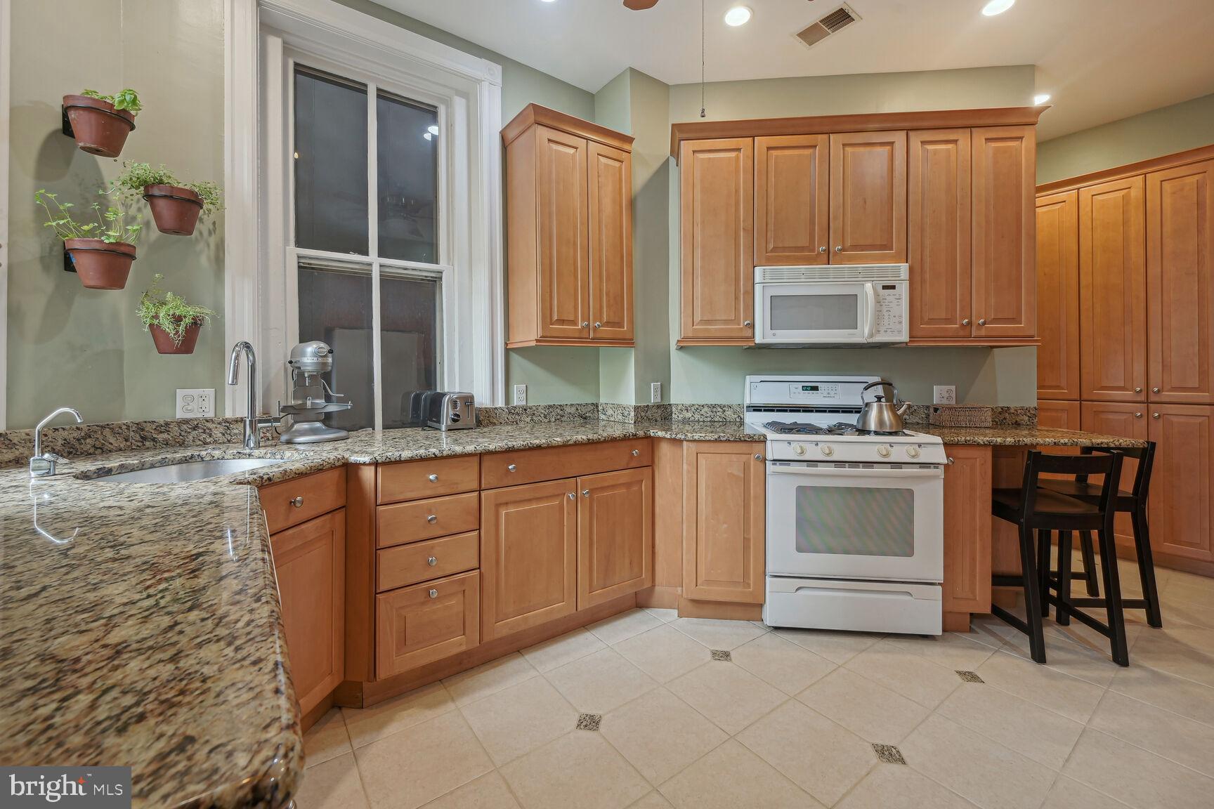 1839 Ontario PLACE NW