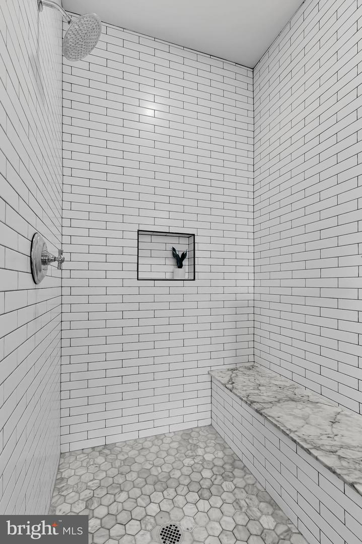 774 Girard STREET NW Unit: 4W