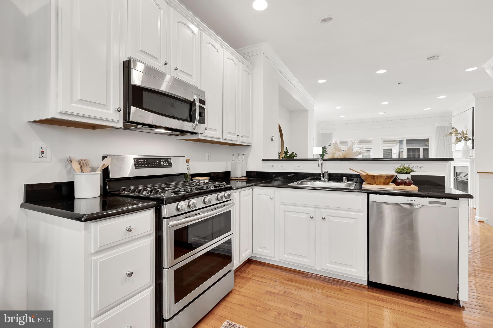 2132 12th Pl NW