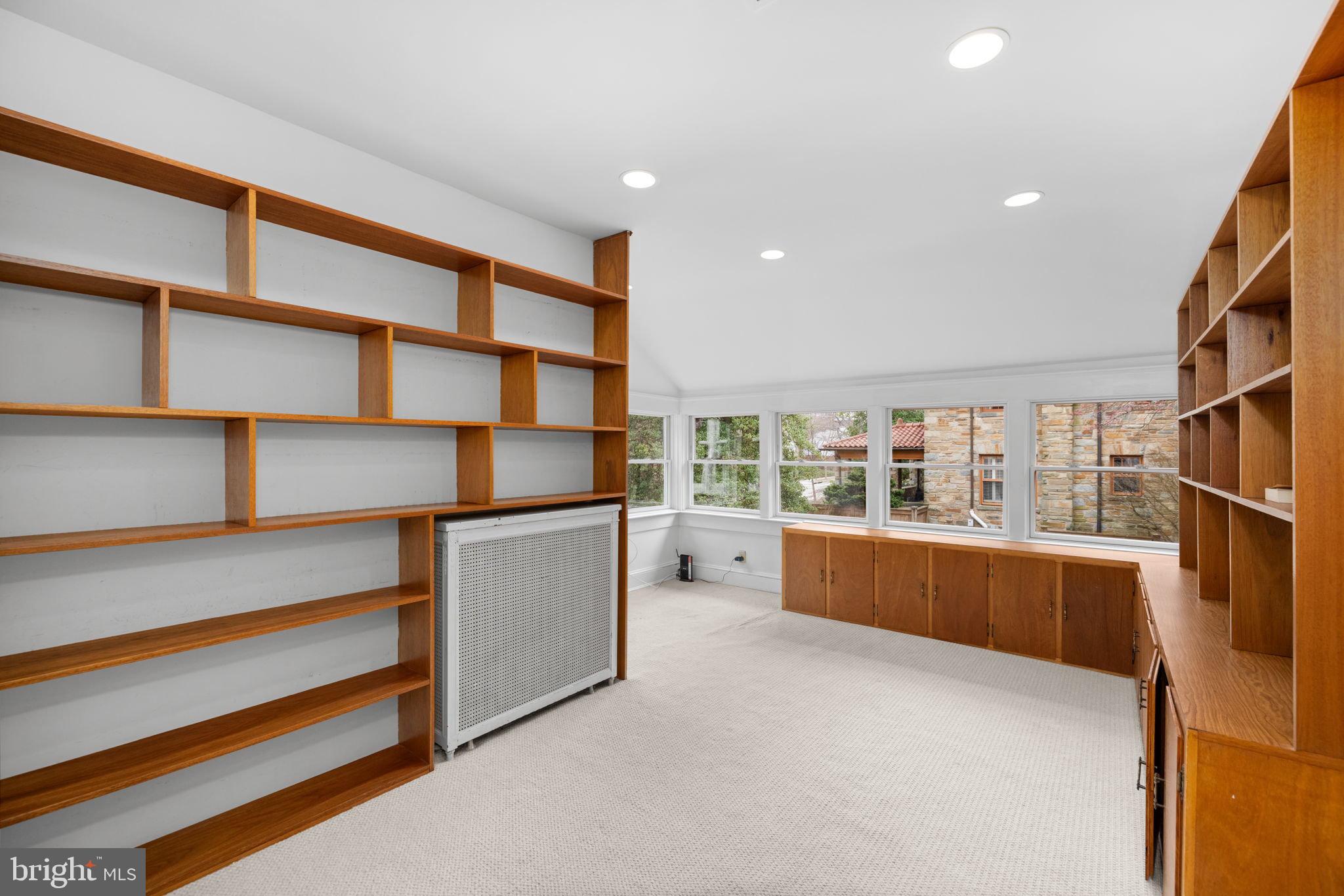 3900 Ingomar St NW