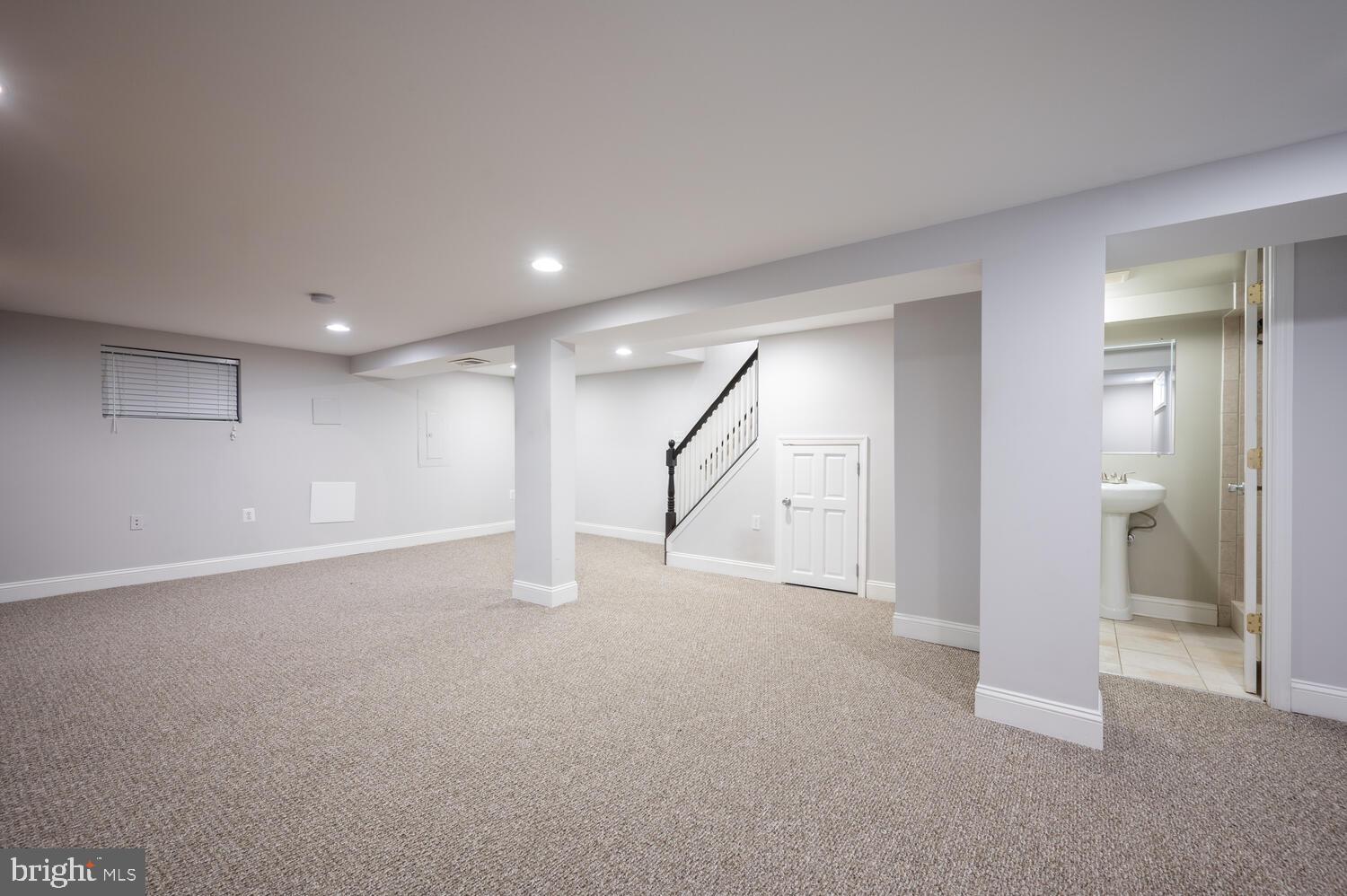 914 Emerson St NW