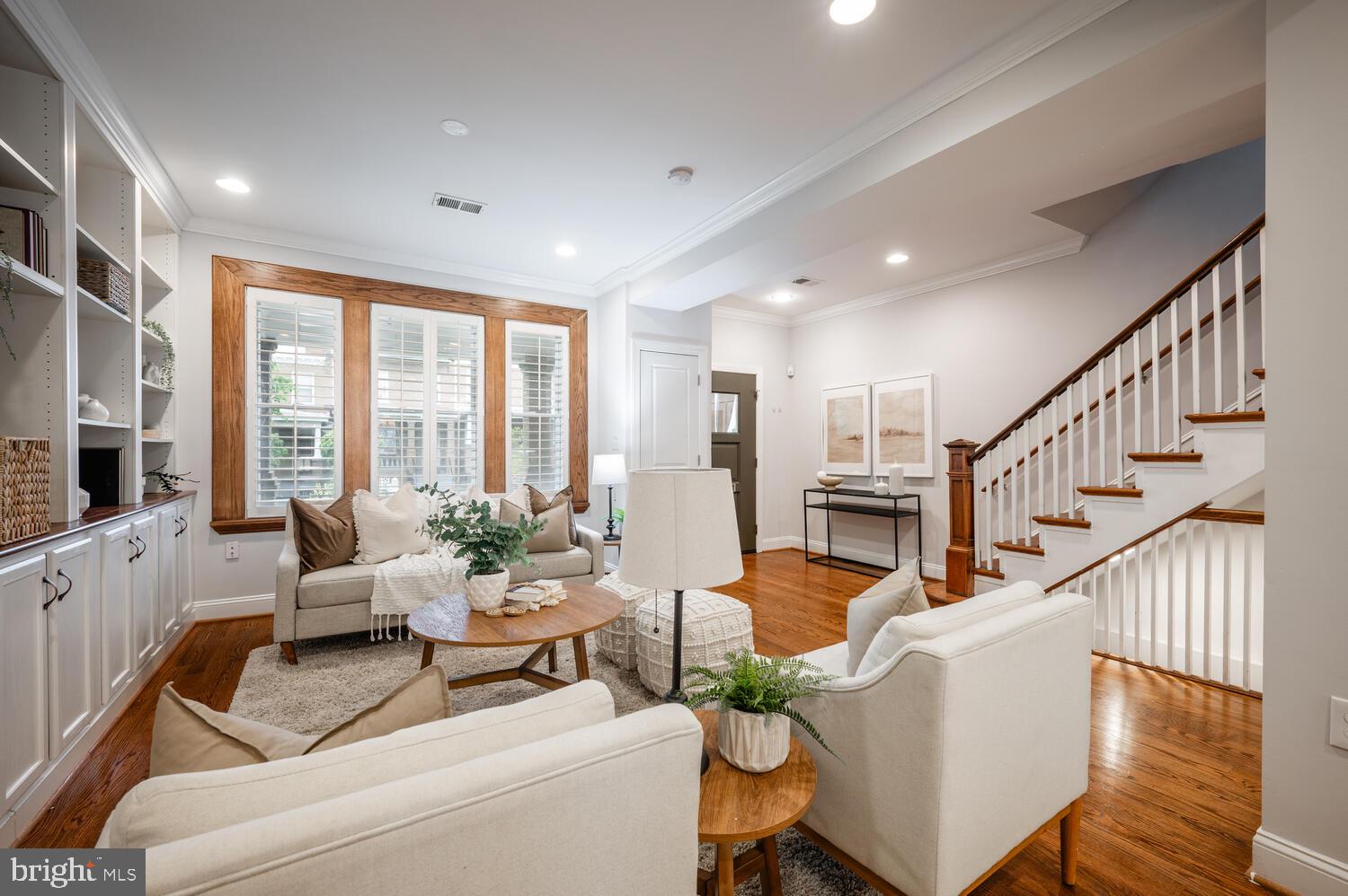 914 Emerson St NW