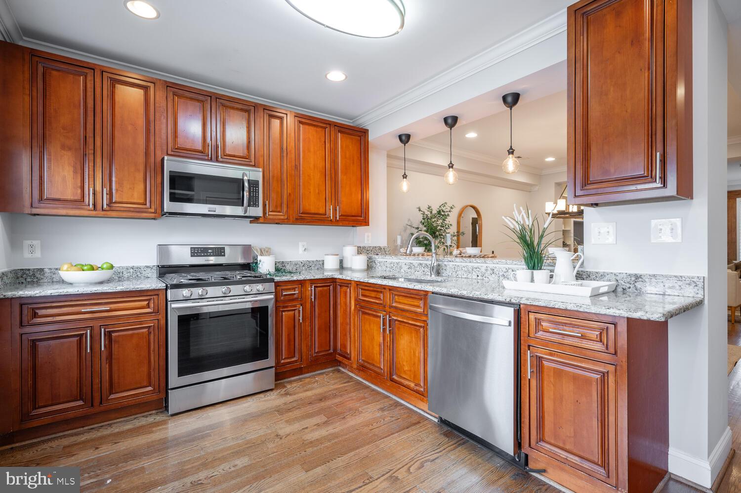 914 Emerson St NW