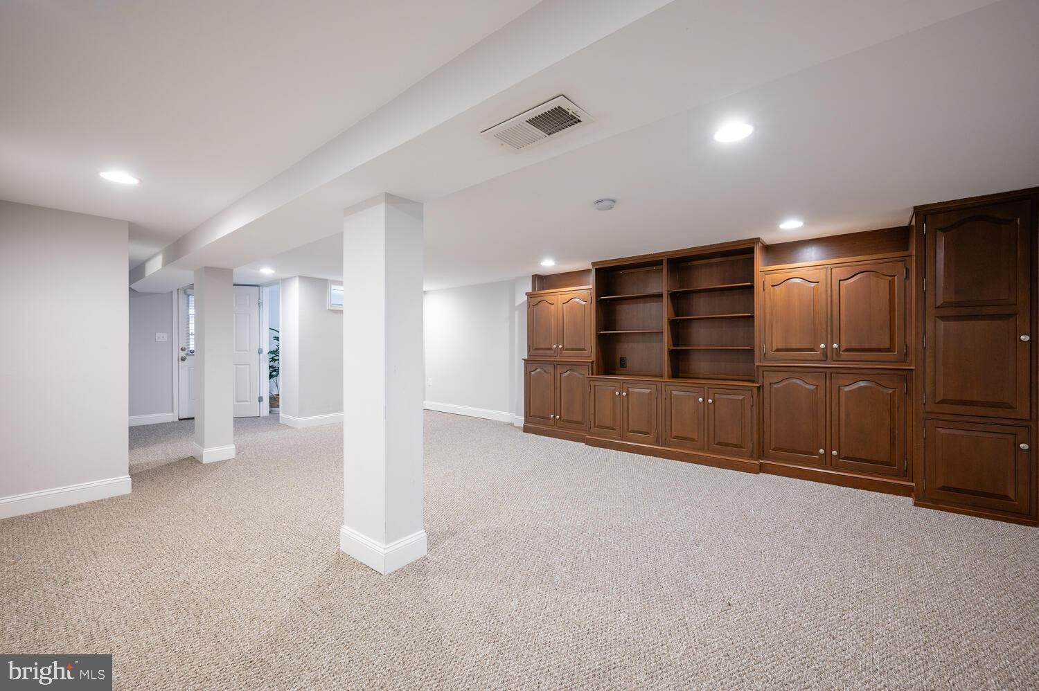 914 Emerson St NW
