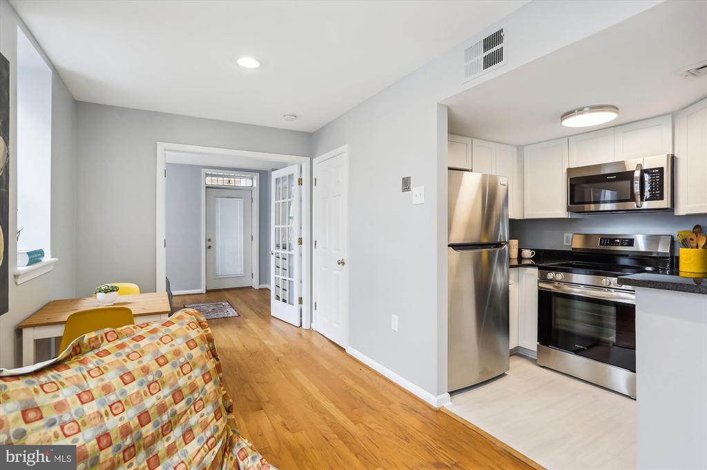 1436 Meridian Pl NW #105