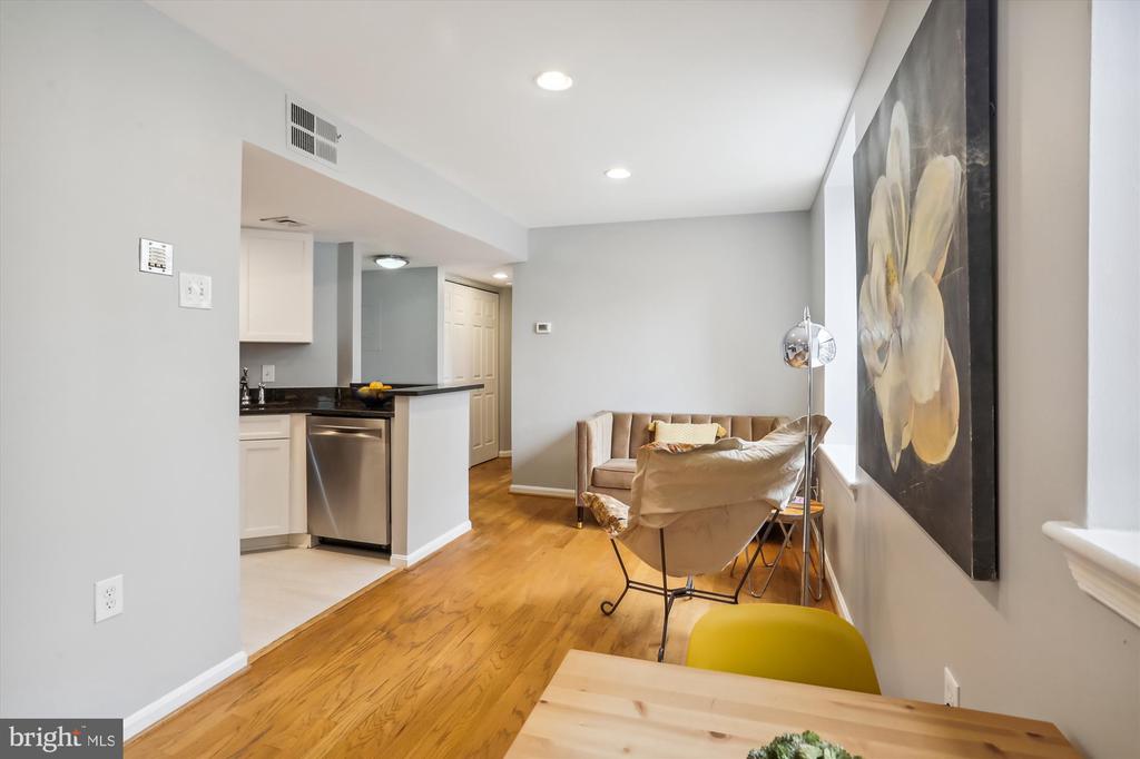 1436 Meridian Pl NW #105