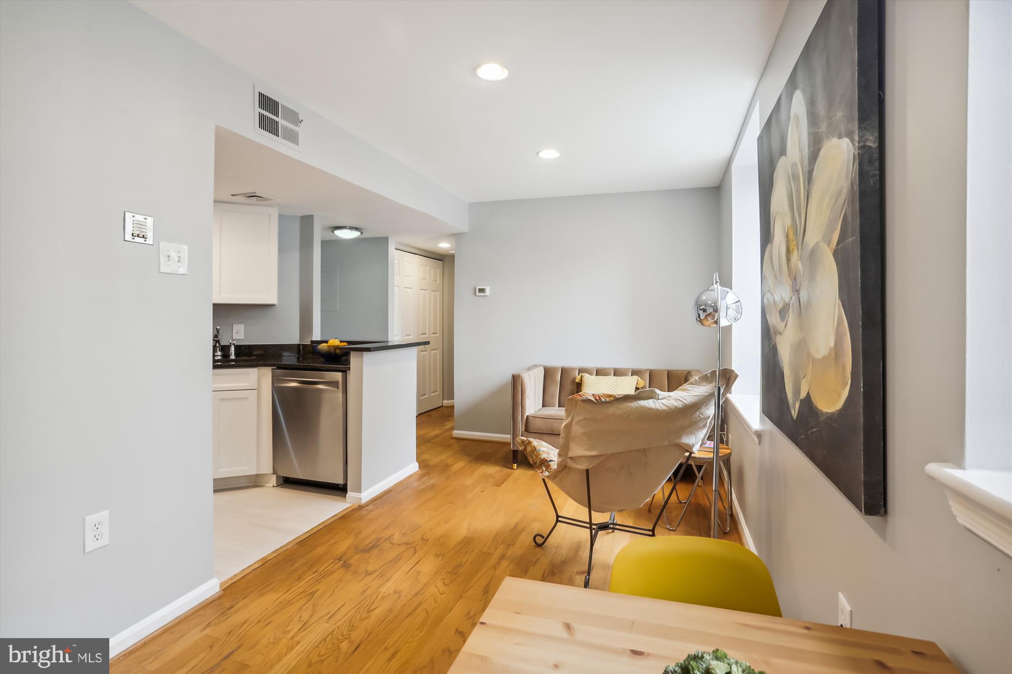 1436 Meridian Pl NW #105
