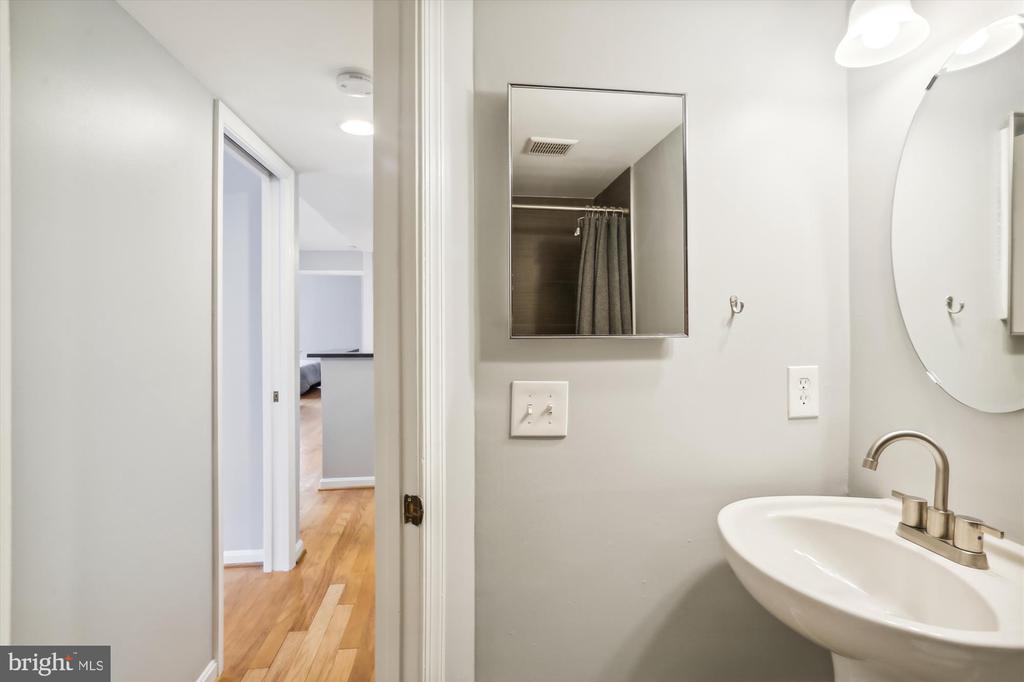 1436 Meridian Pl NW #105