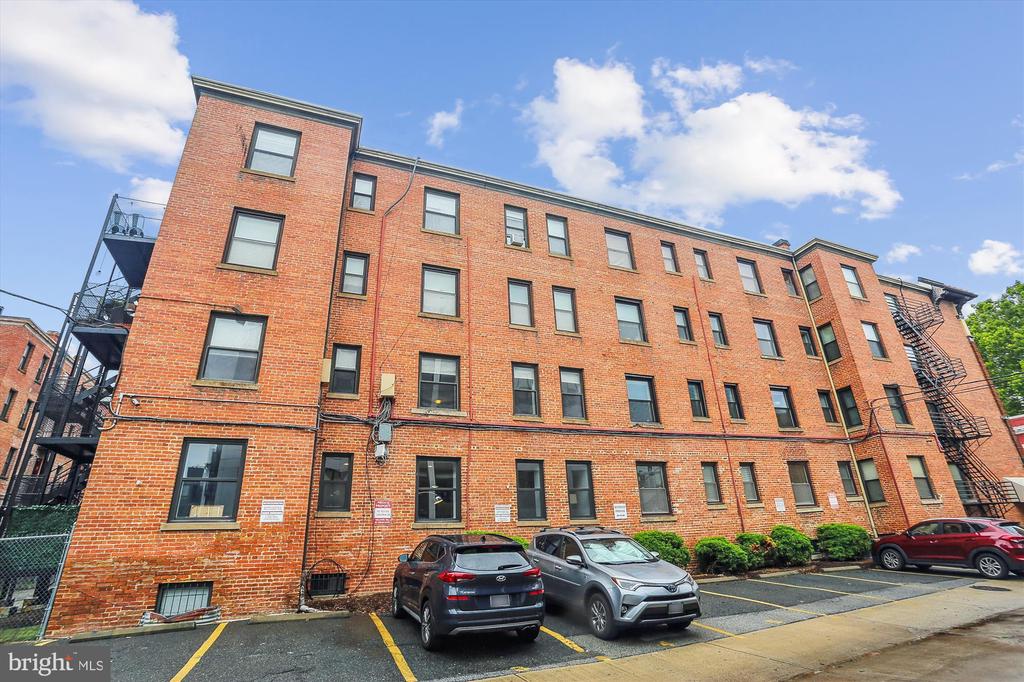 1436 Meridian Pl NW #105