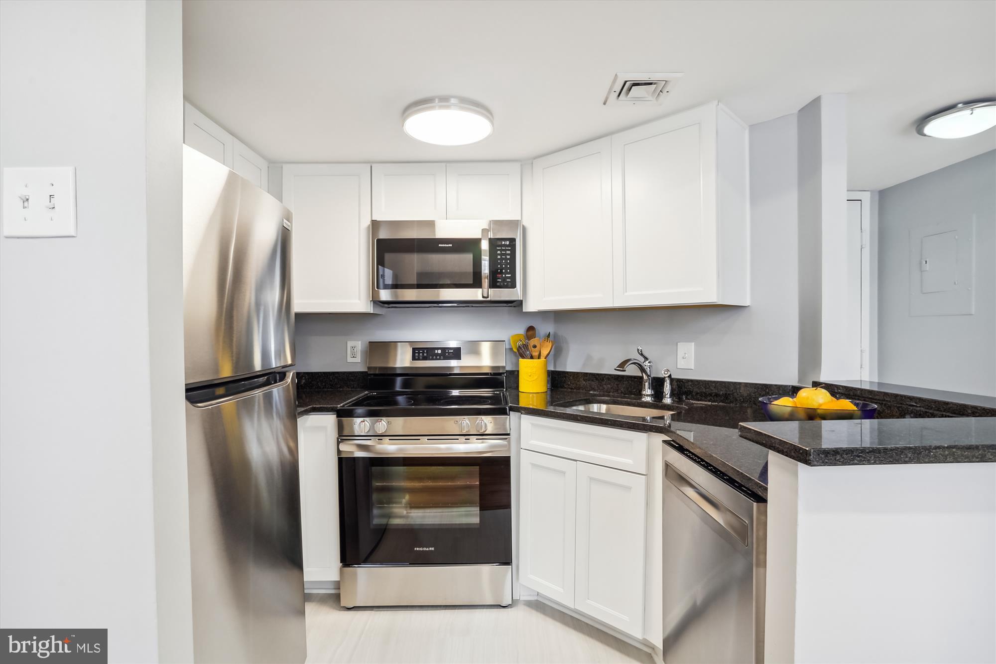 1436 Meridian Pl NW #105