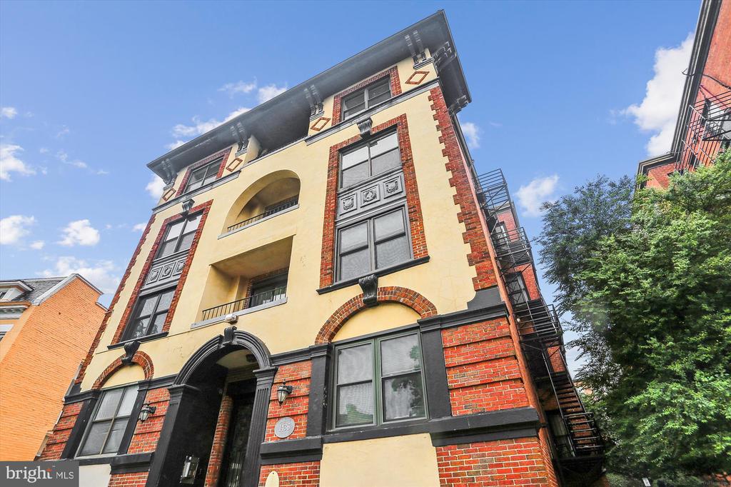 1436 Meridian Pl NW #105