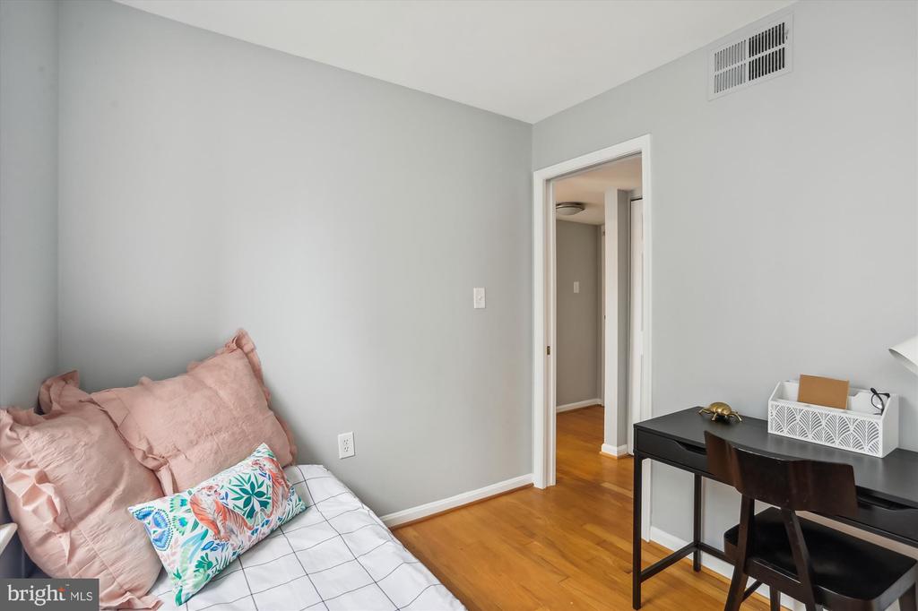 1436 Meridian Pl NW #105