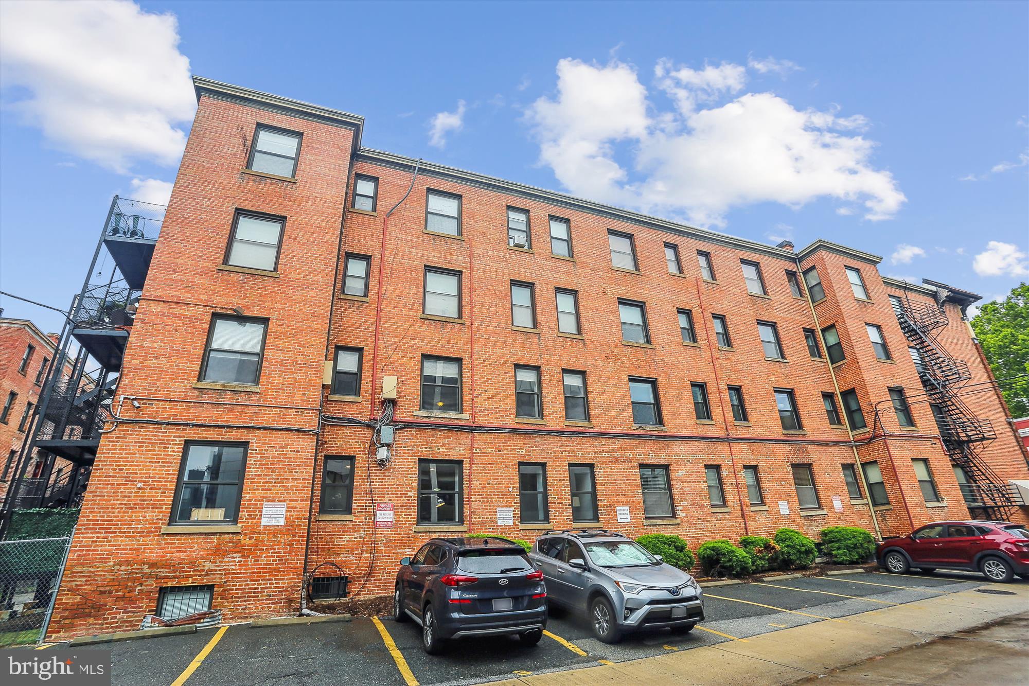1436 Meridian Pl NW #105
