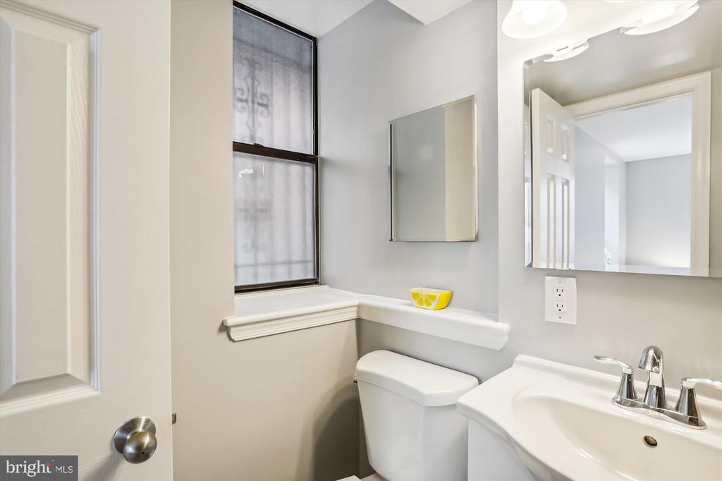 1436 Meridian Pl NW #105