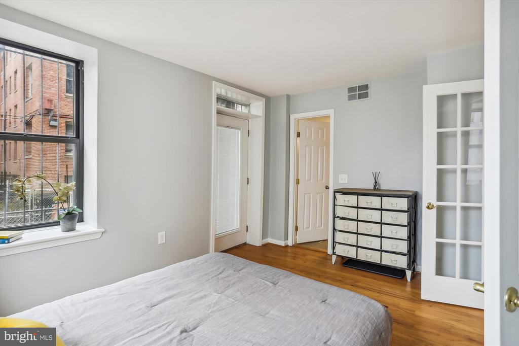 1436 Meridian Pl NW #105