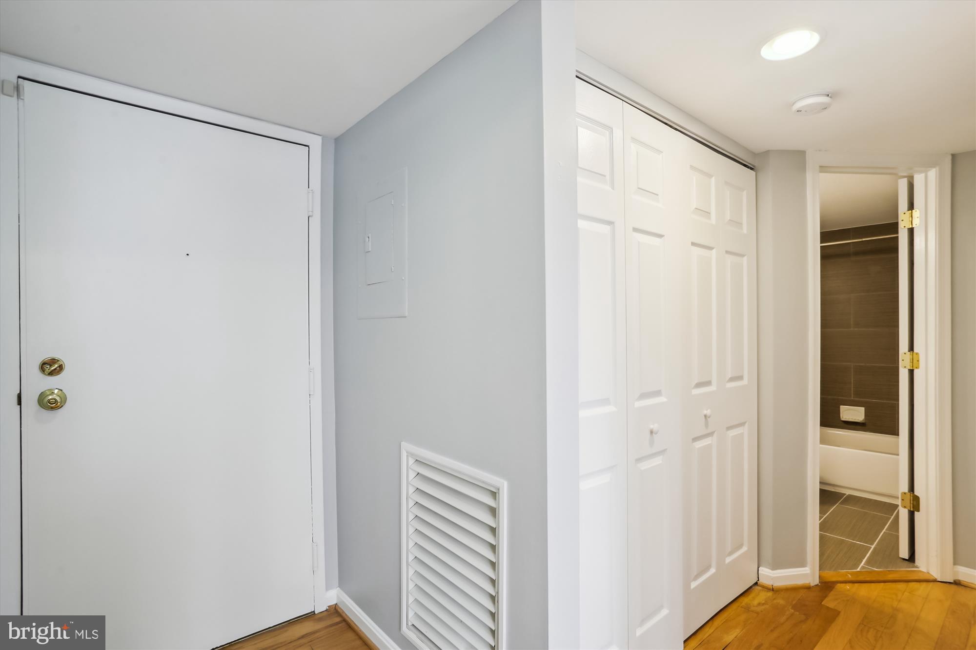 1436 Meridian Pl NW #105