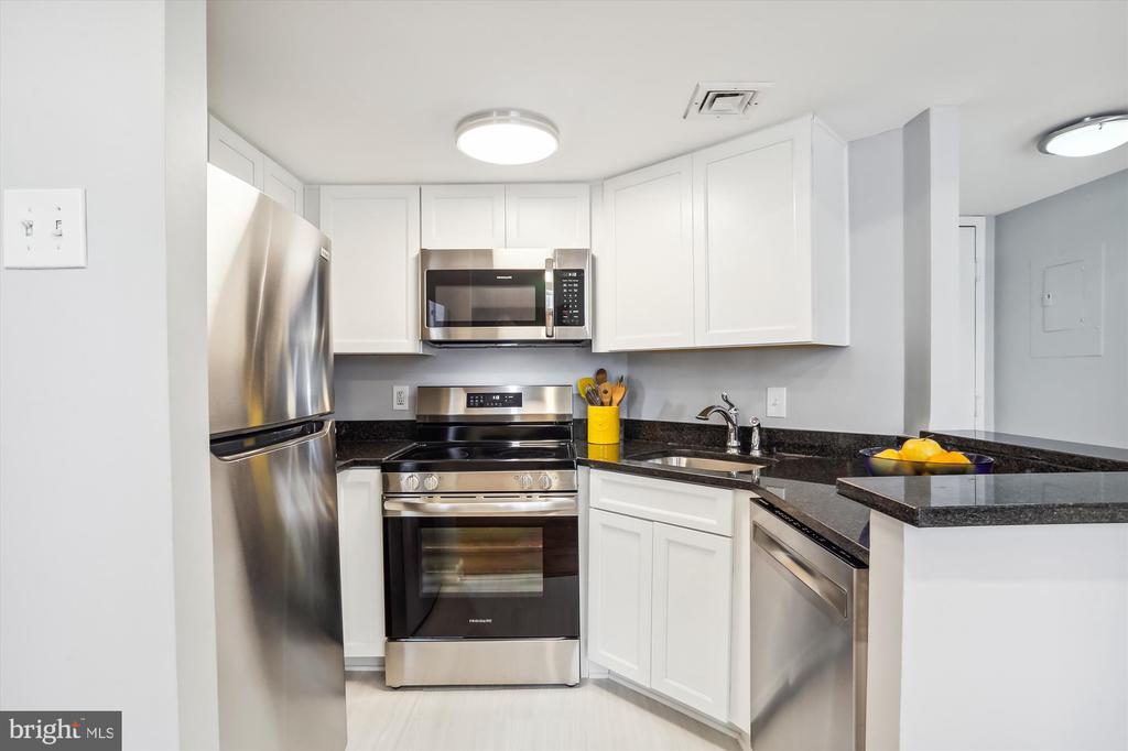 1436 Meridian Pl NW #105