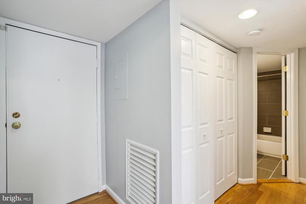 1436 Meridian Pl NW #105