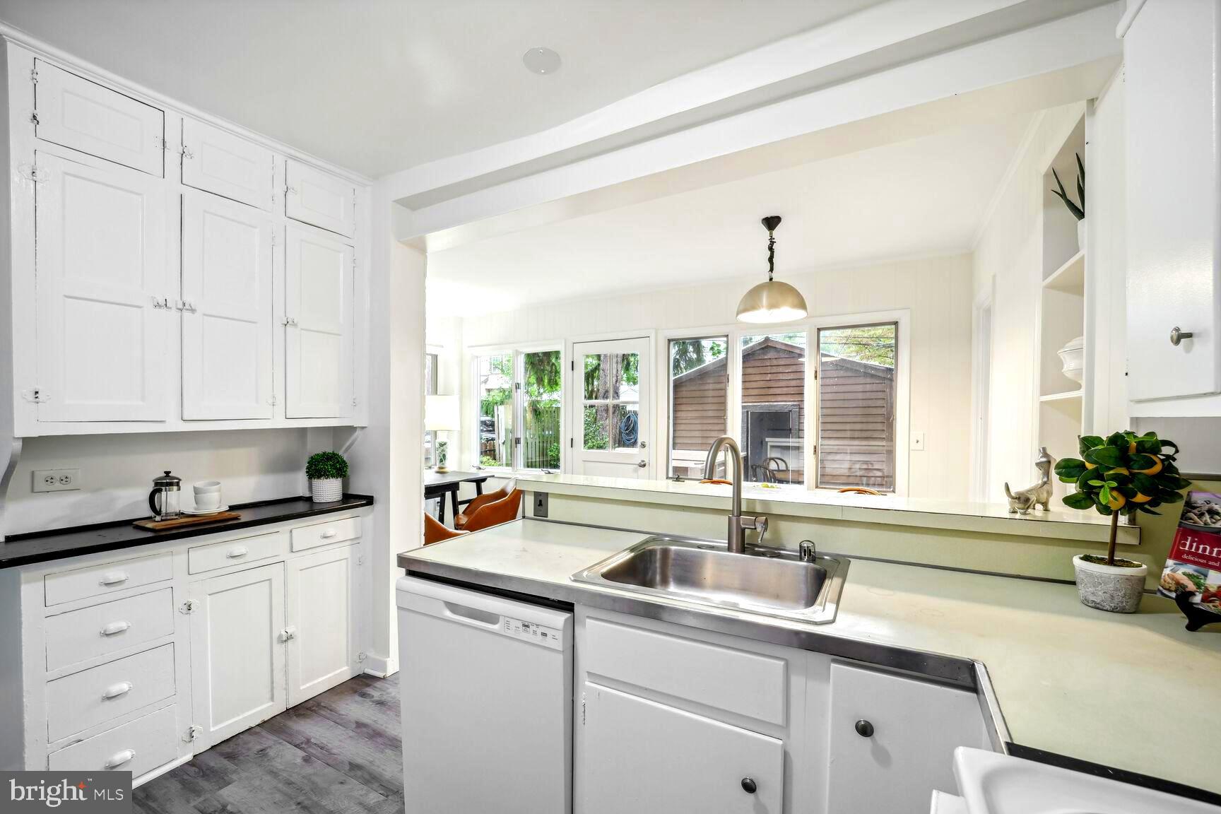 4451 Greenwich Pkwy NW