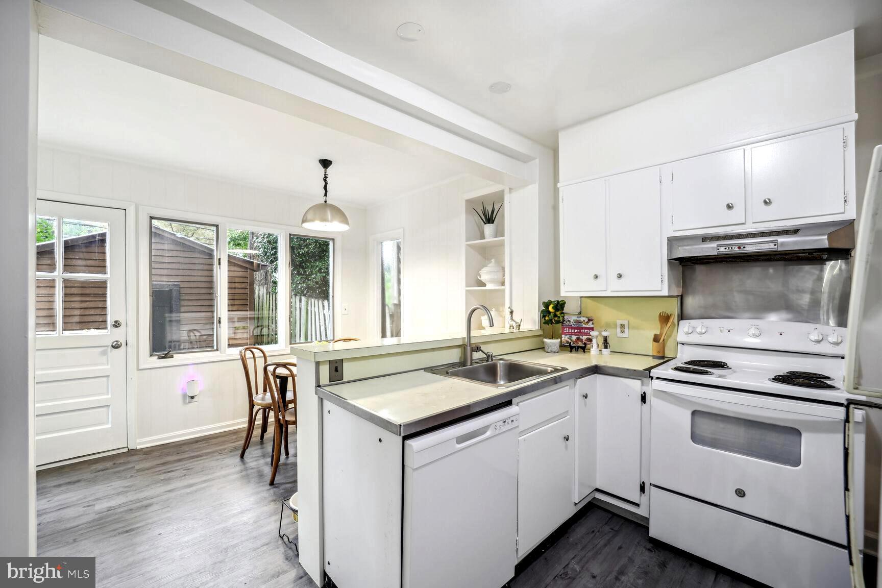 4451 Greenwich Pkwy NW