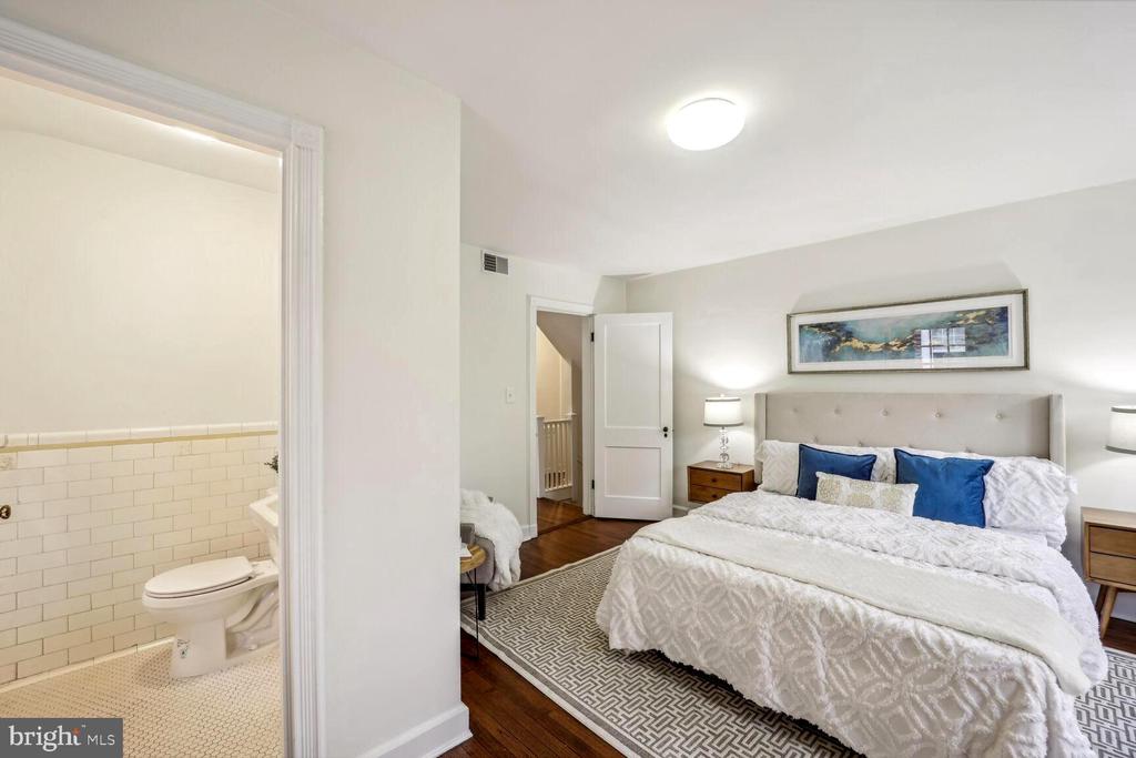 4451 Greenwich Pkwy NW