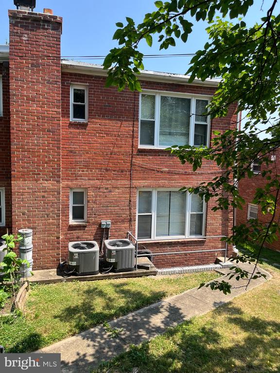 115 Victor St NE