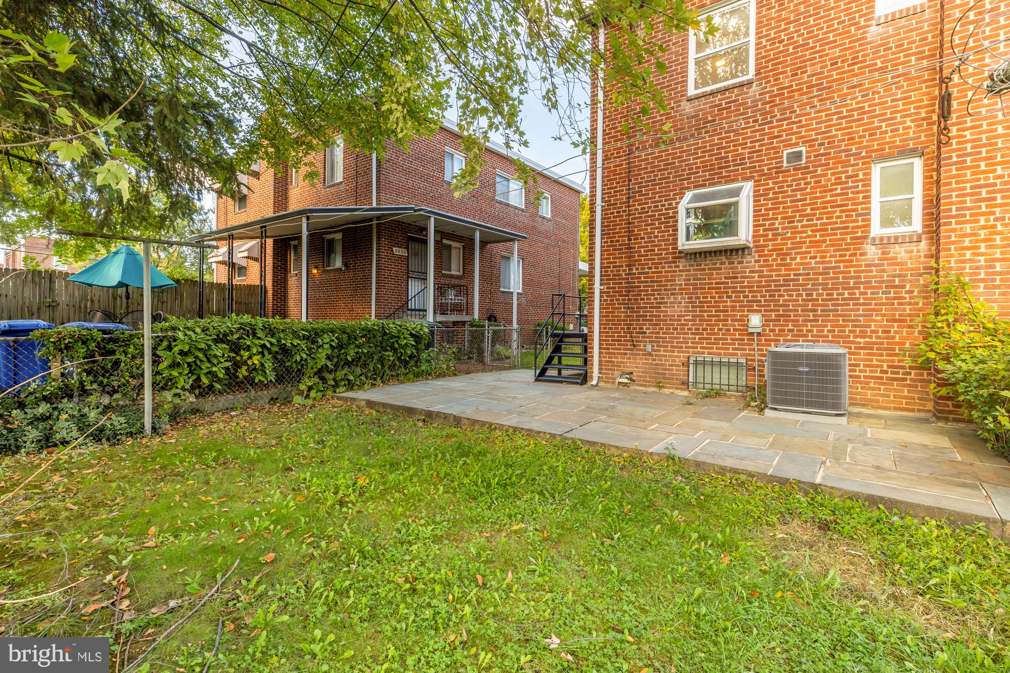 5037 8th St NE