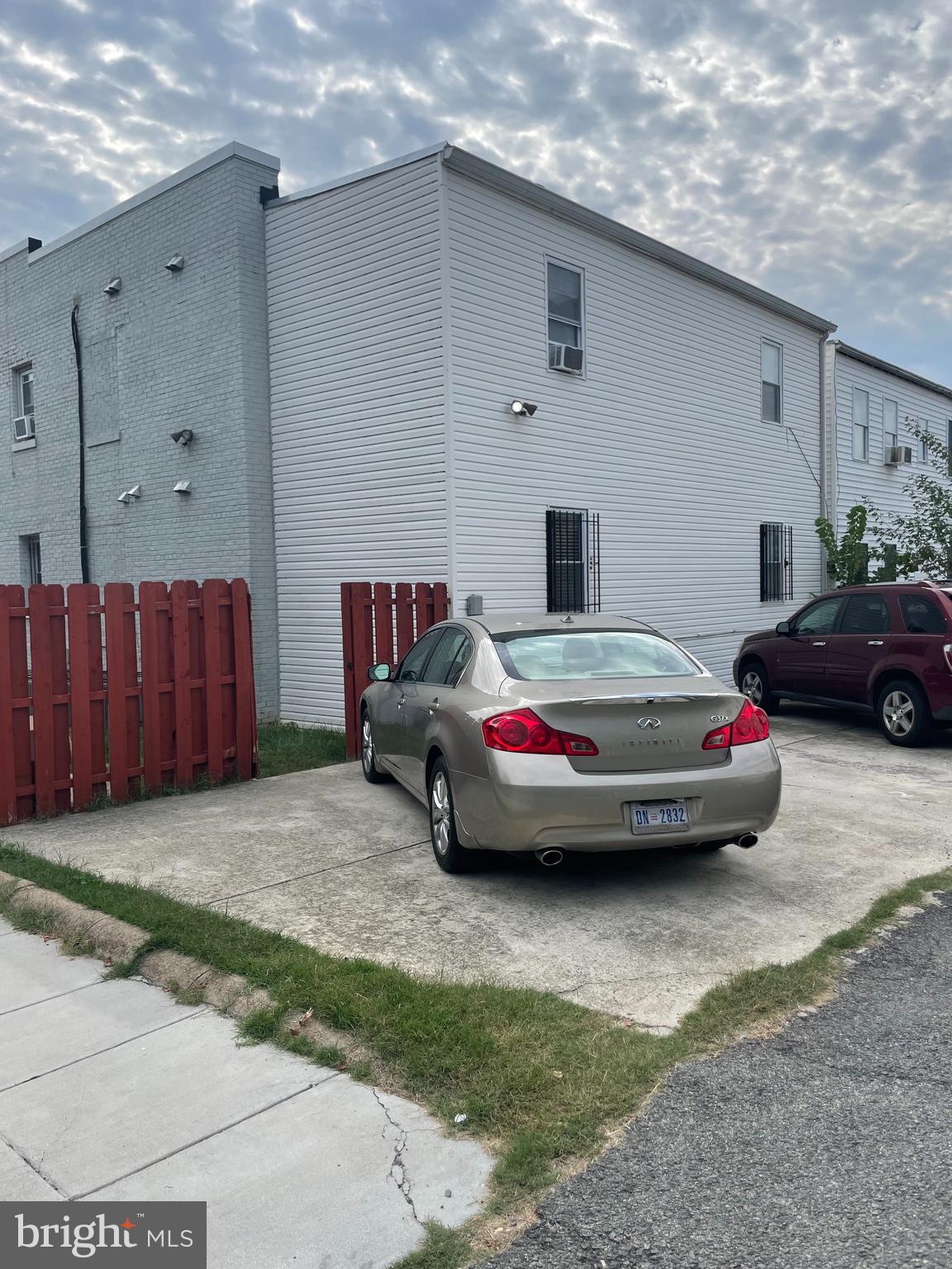 1424 HOLBROOK ST NE #102