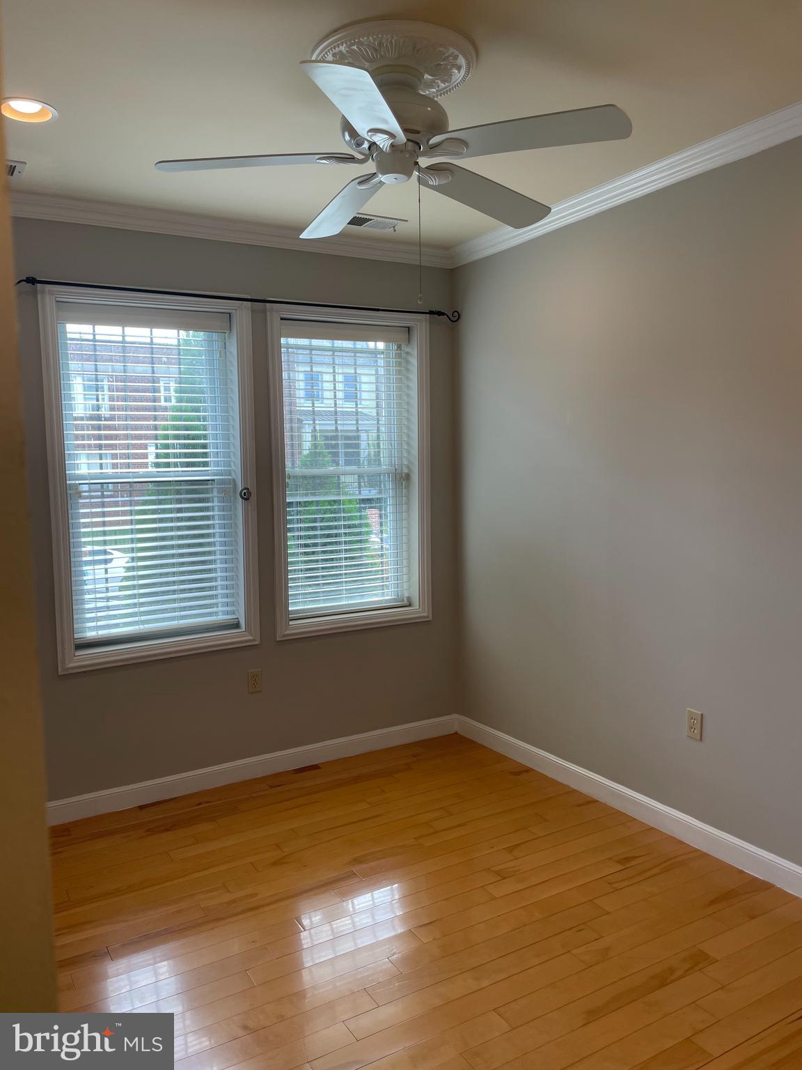 1424 HOLBROOK ST NE #102