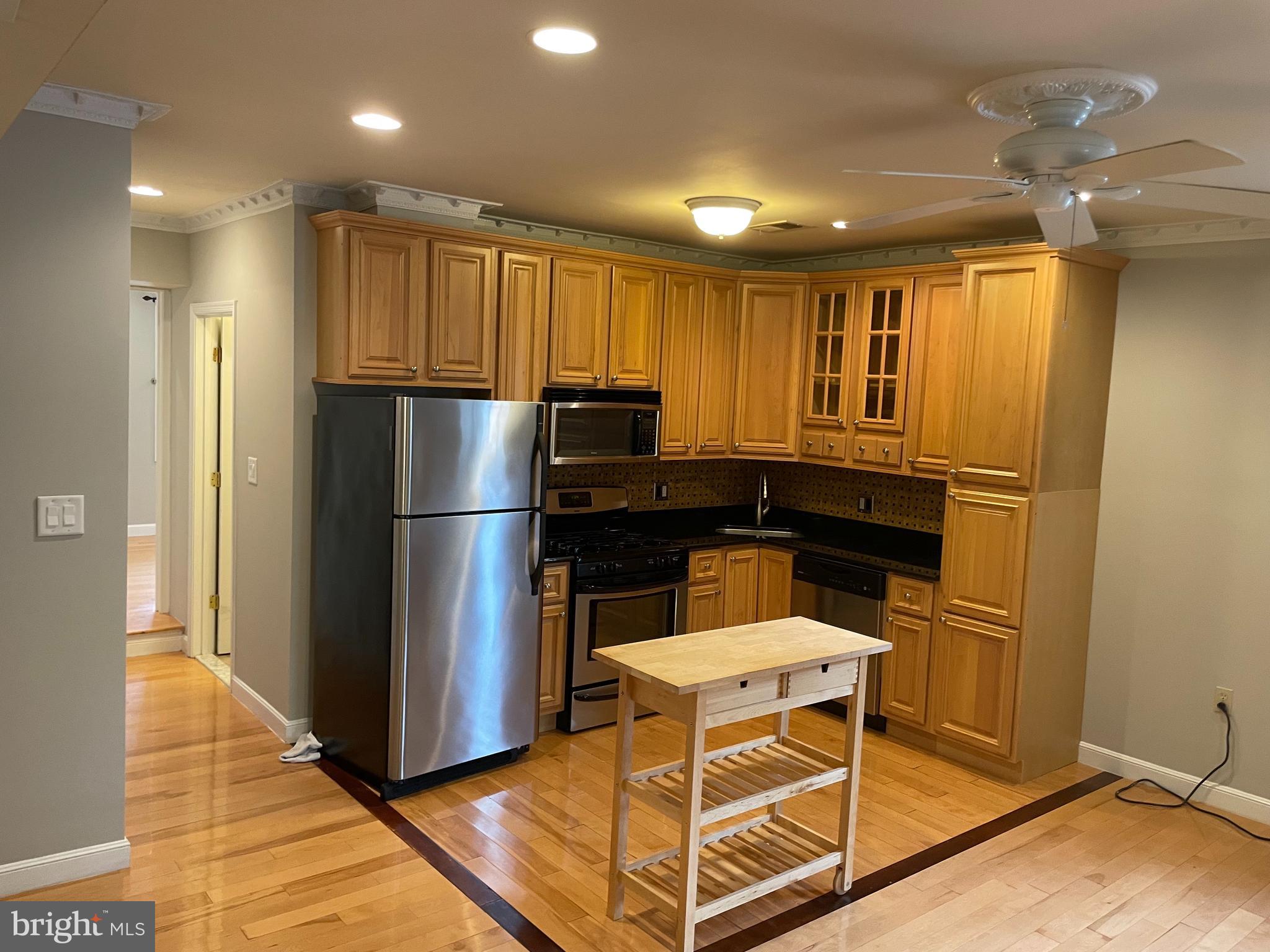 1424 HOLBROOK ST NE #102