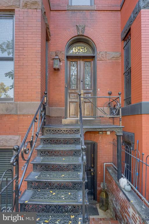 653 Maryland Ave NE