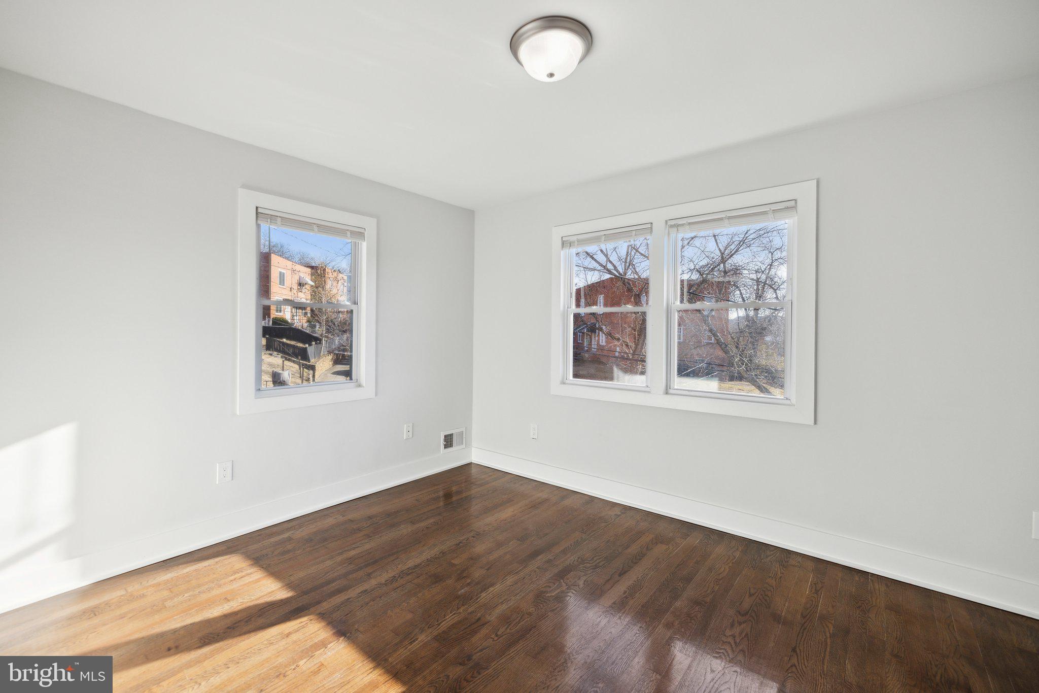 716 Congress St SE