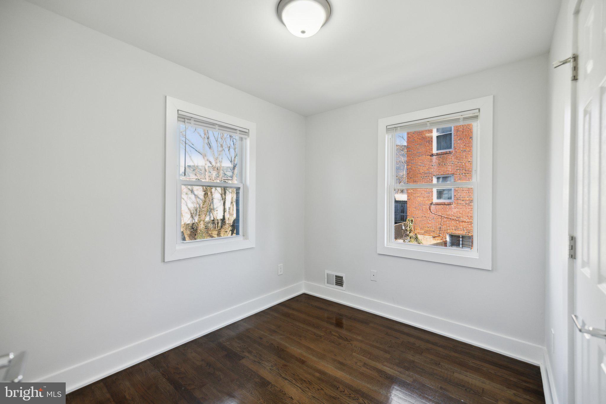 716 Congress St SE