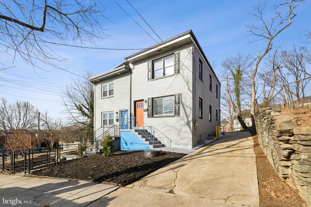 716 Congress St SE