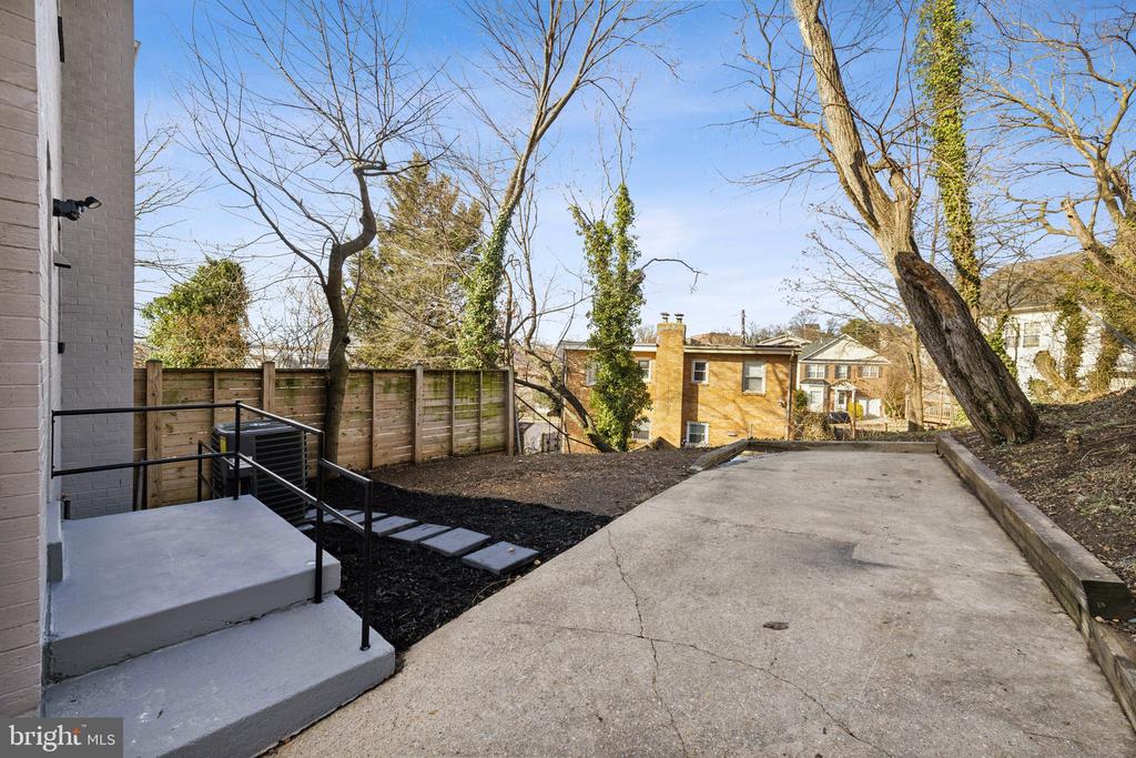 716 Congress St SE