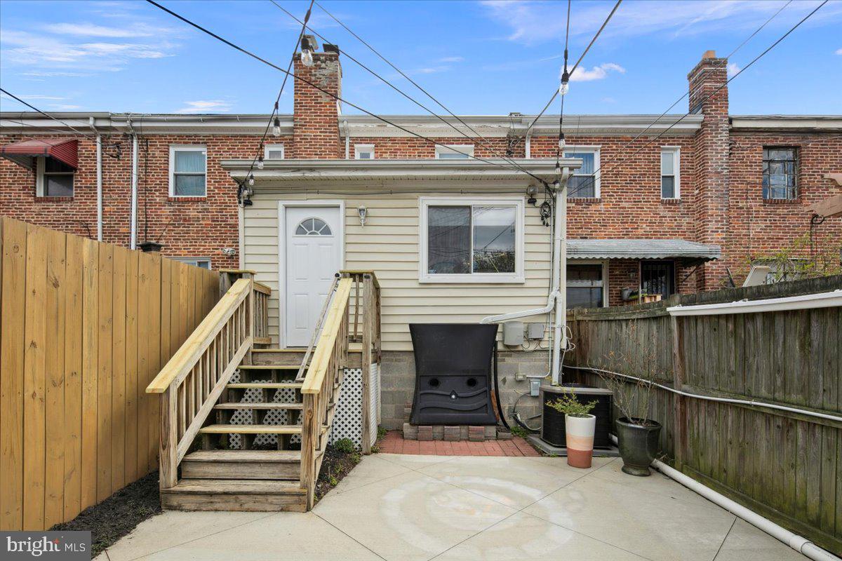 28 33rd St NE