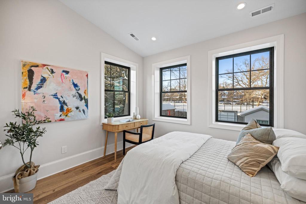 1307 Gallatin St NW