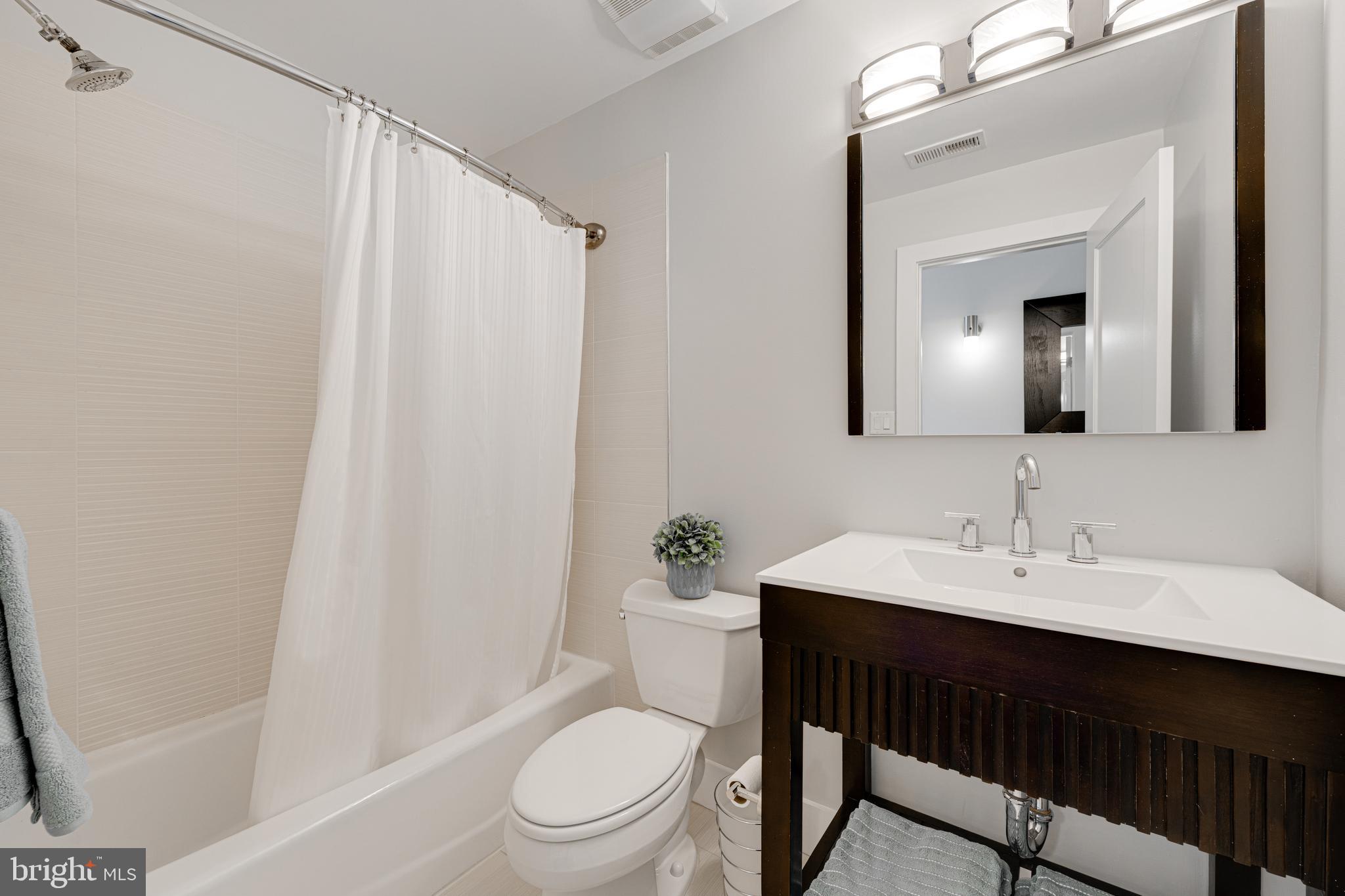 1618 11th St NW #201