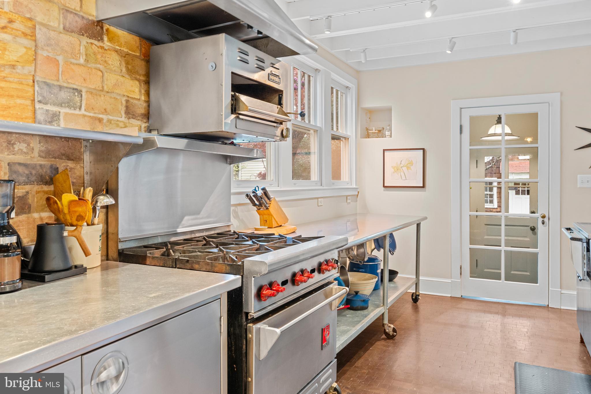 5725 SHERIER PLACE NW