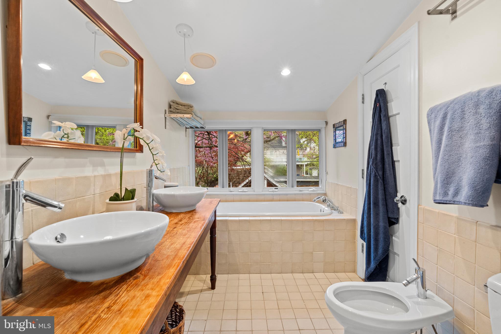 5725 SHERIER PLACE NW